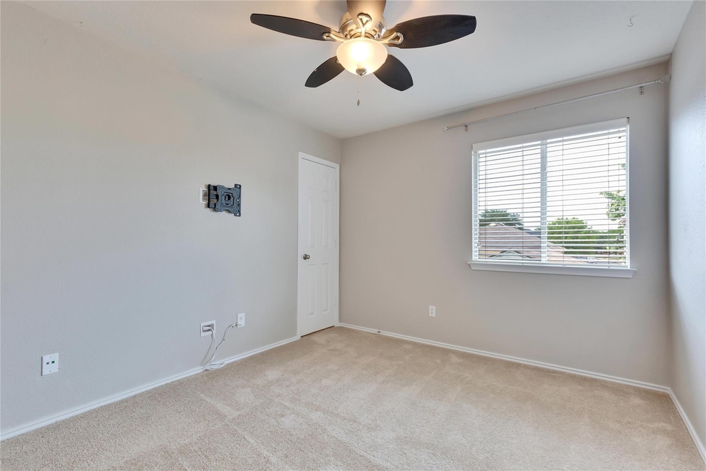 2212 Melissa Oaks Ln - Photo 18