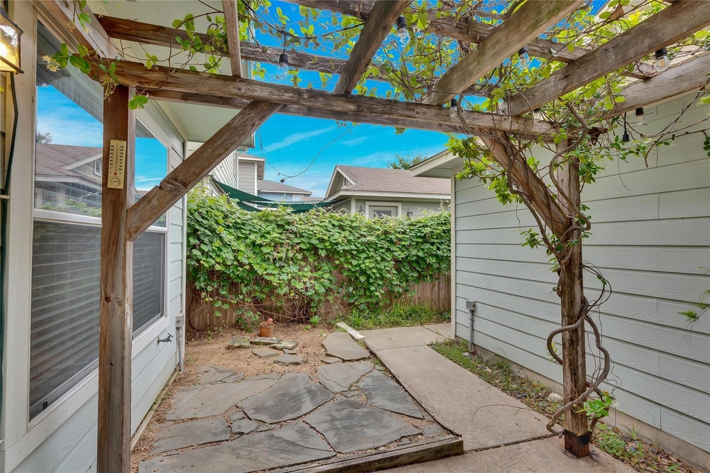 2212 Melissa Oaks Ln - Photo 31
