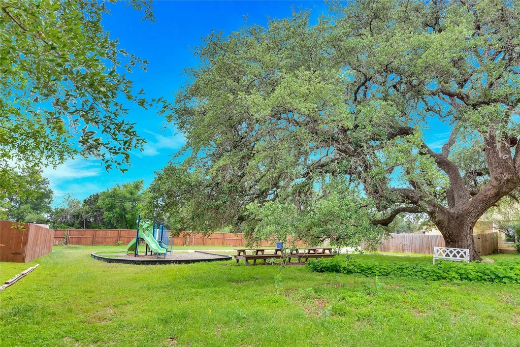 2212 Melissa Oaks Ln - Photo 4