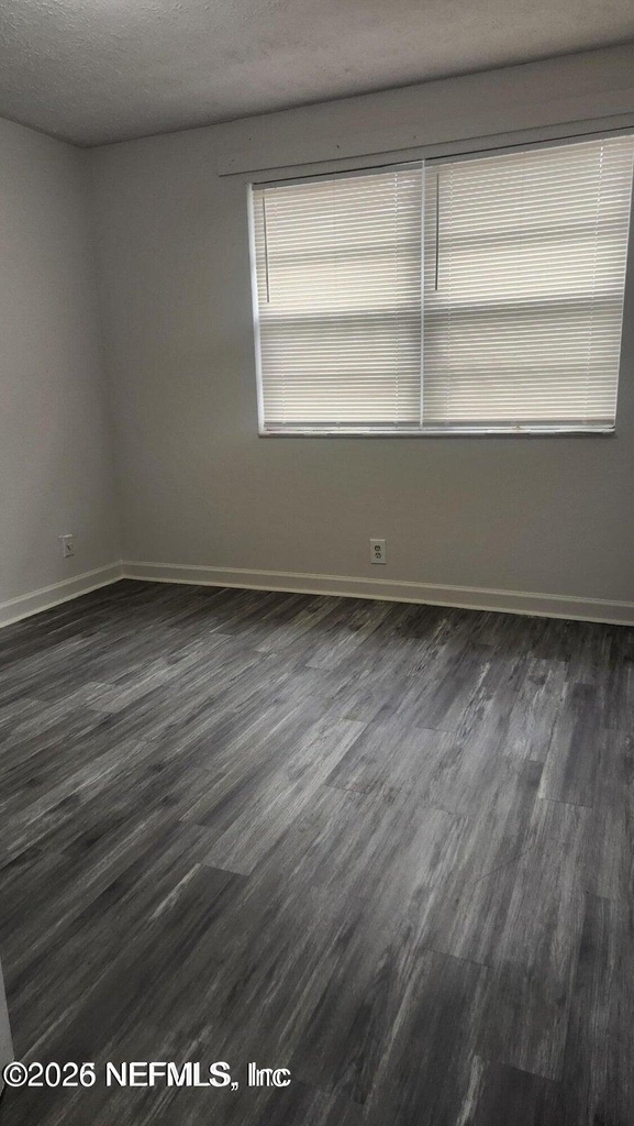 1554 W 22nd Street - Photo 3