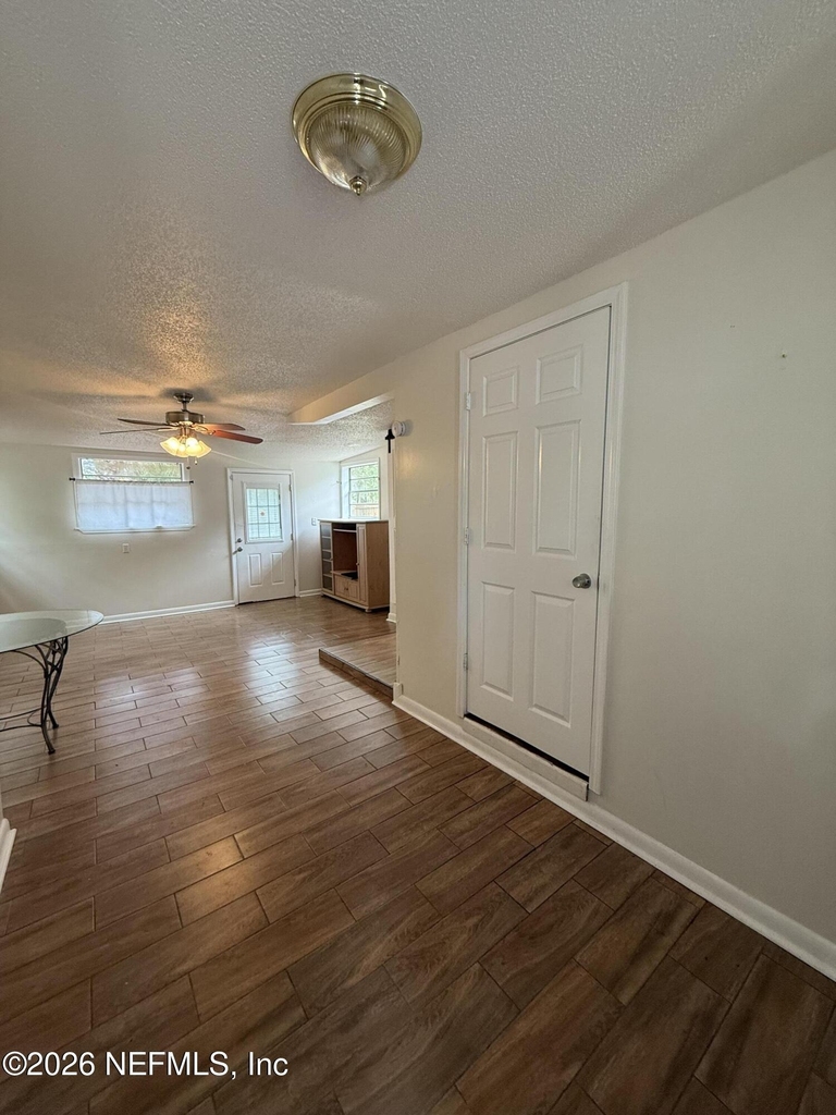 909 La Marche Drive - Photo 2