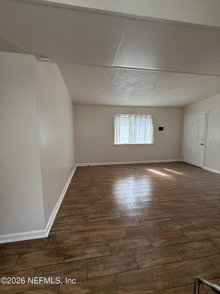 909 La Marche Drive - Photo 10