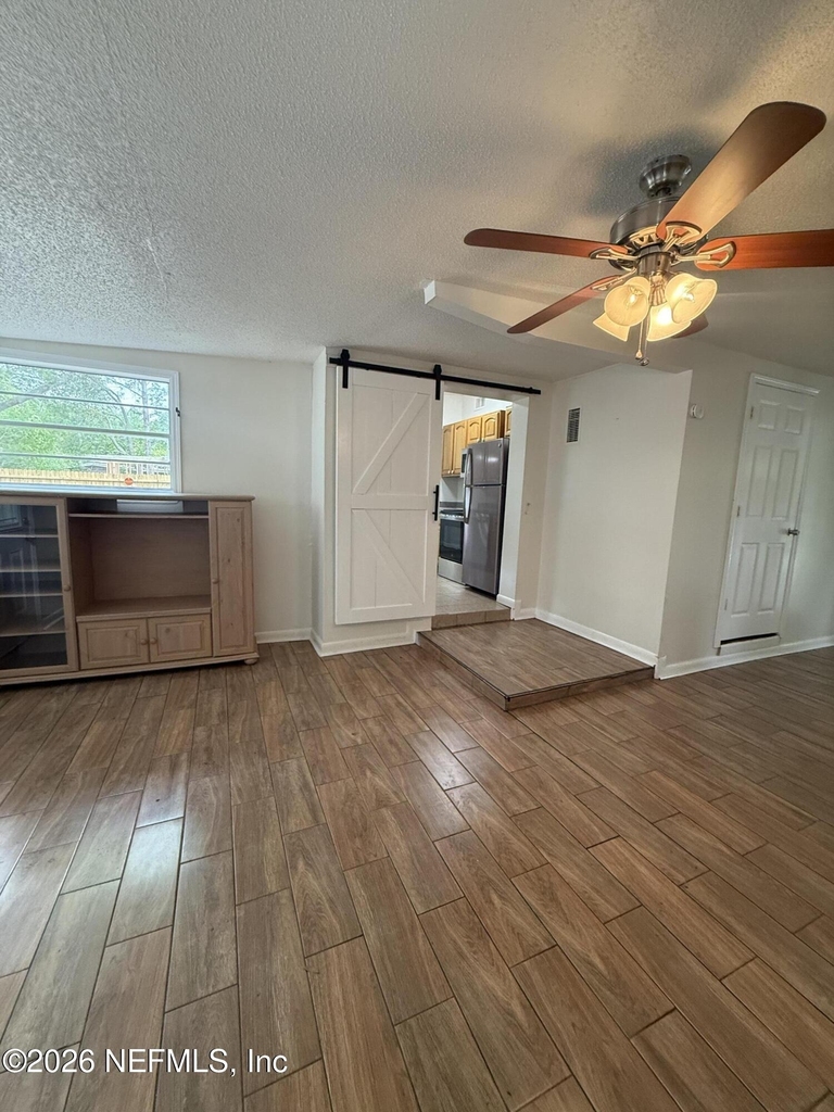 909 La Marche Drive - Photo 5