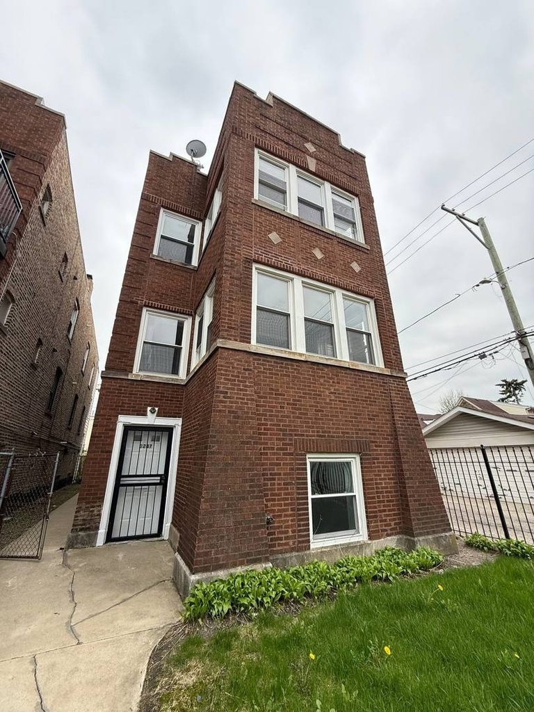 3247 W Thomas Street - Photo 0