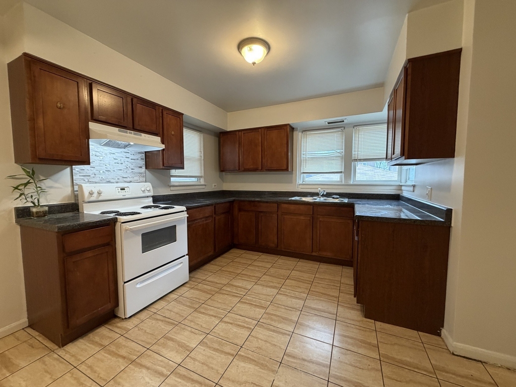 312 E 83rd Street - Photo 10
