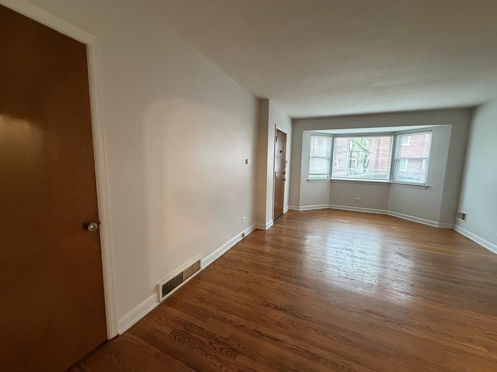 312 E 83rd Street - Photo 3