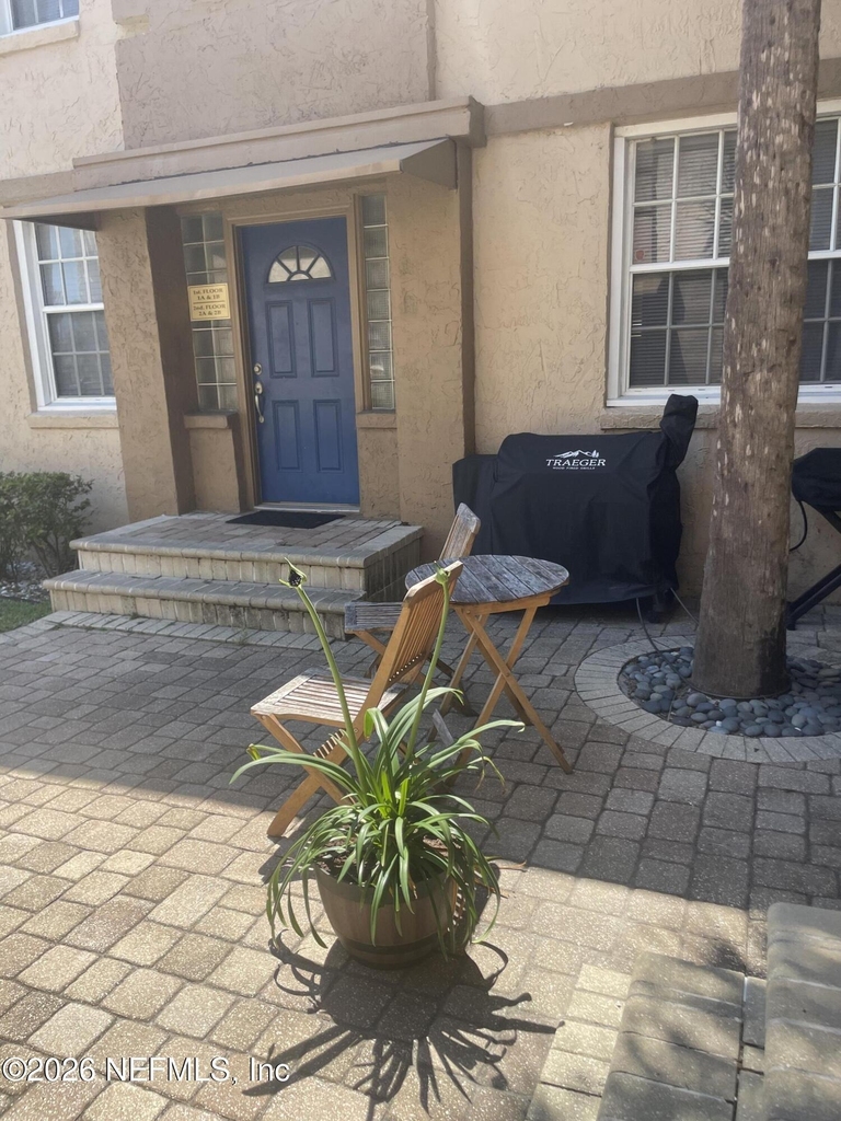 319 1st Avenue N - Photo 2