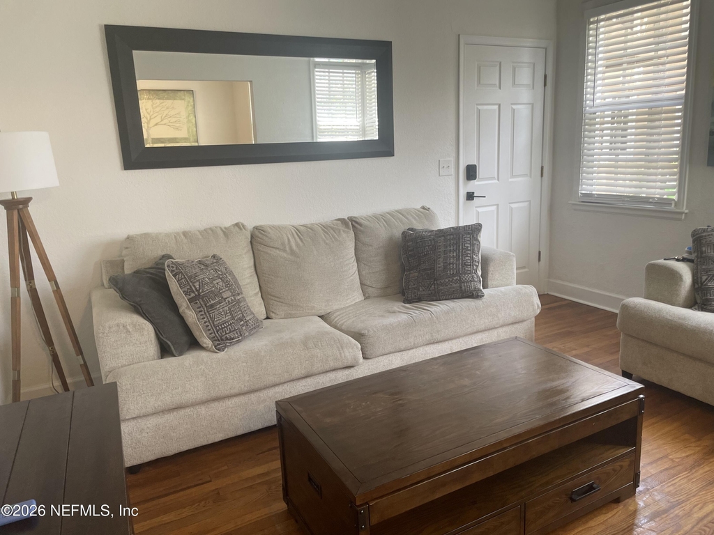 319 1st Avenue N - Photo 5