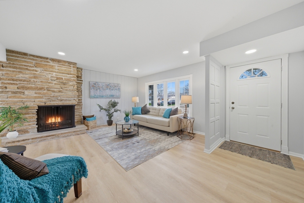 593 Bristol Lane - Photo 1