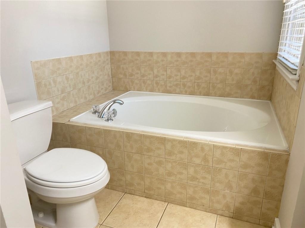 1664 Oakbrook Lake Drive - Photo 18