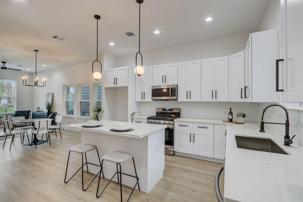 1211 Dewalt Street - Photo 5