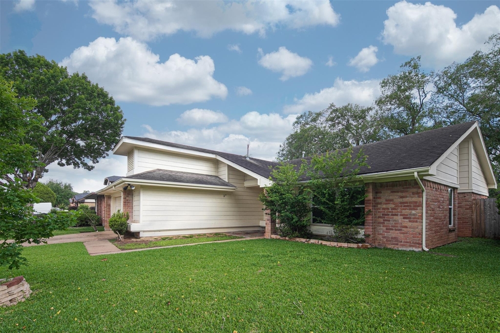3219 The Highlands Drive - Photo 1