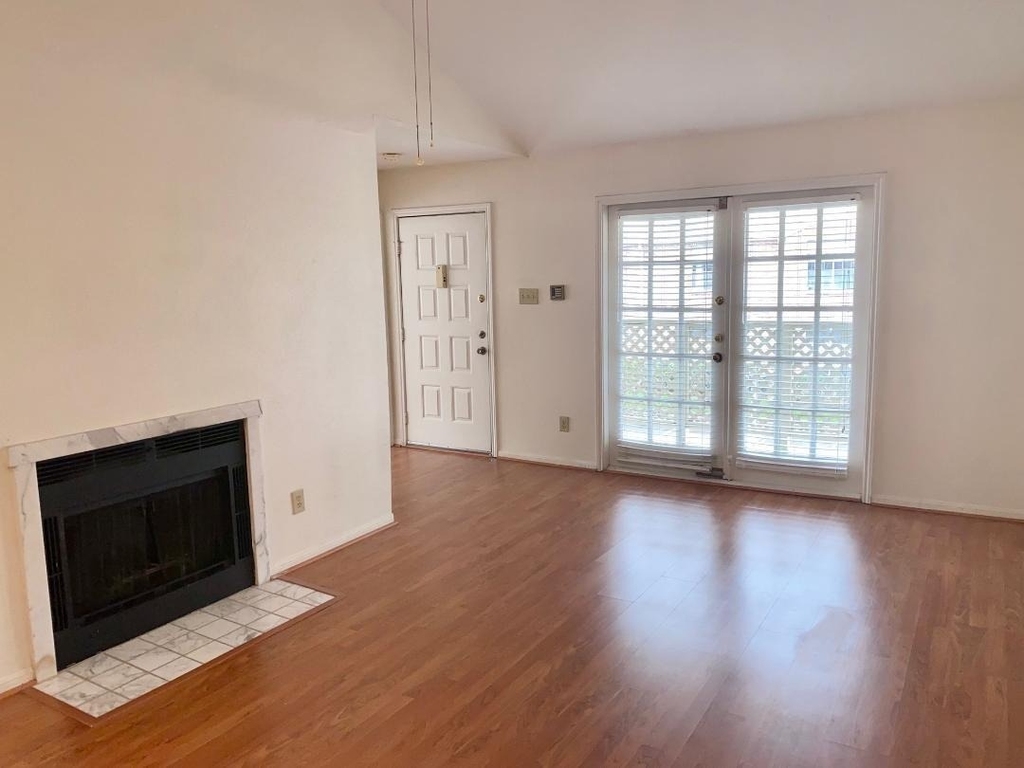 2121 El Paseo Street - Photo 3