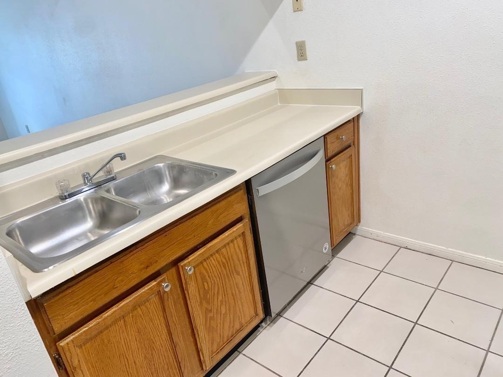 2121 El Paseo Street - Photo 7