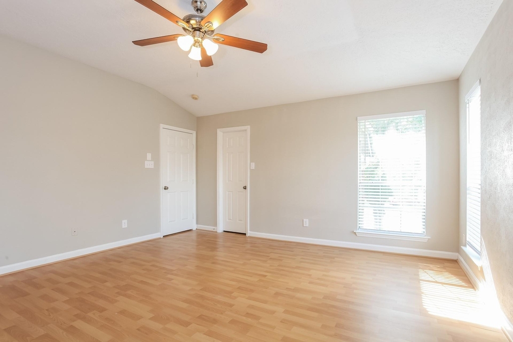 6450 Dayridge Lane - Photo 5