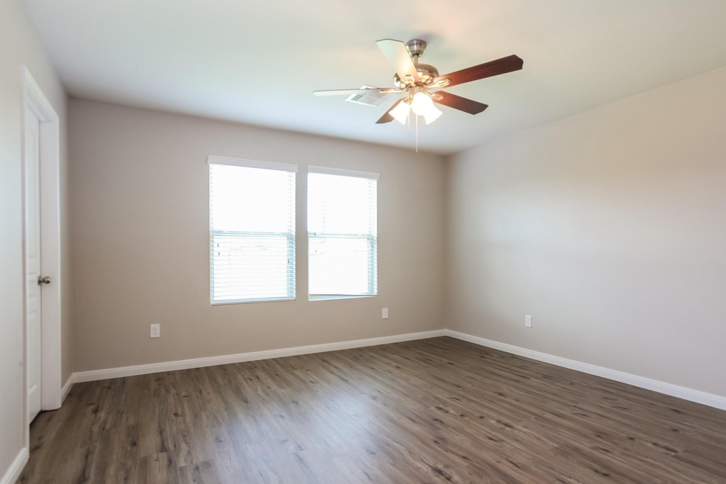 6450 Dayridge Lane - Photo 8