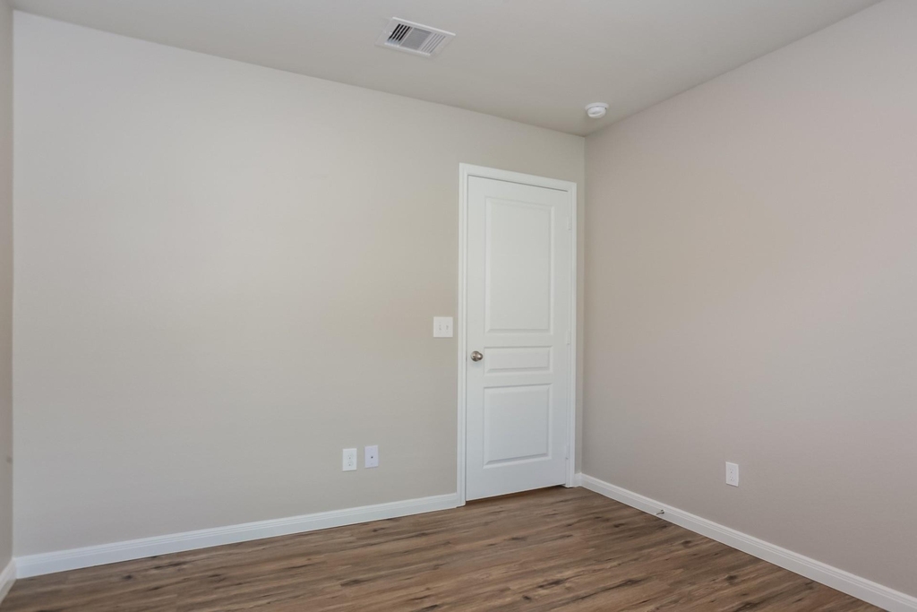 6450 Dayridge Lane - Photo 9