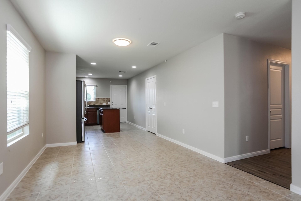 6450 Dayridge Lane - Photo 3