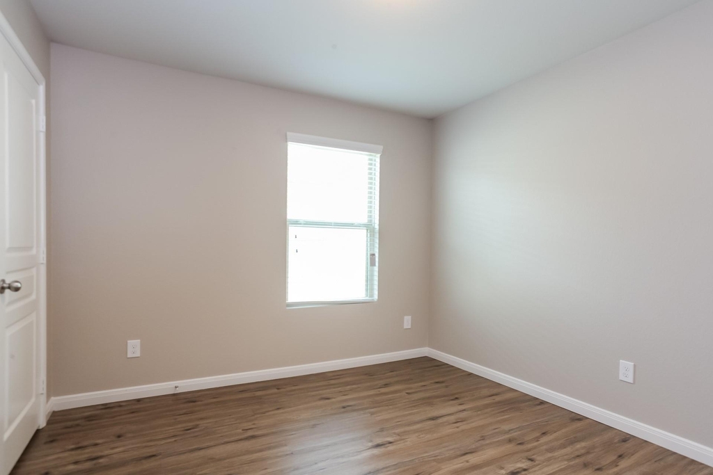 6450 Dayridge Lane - Photo 11