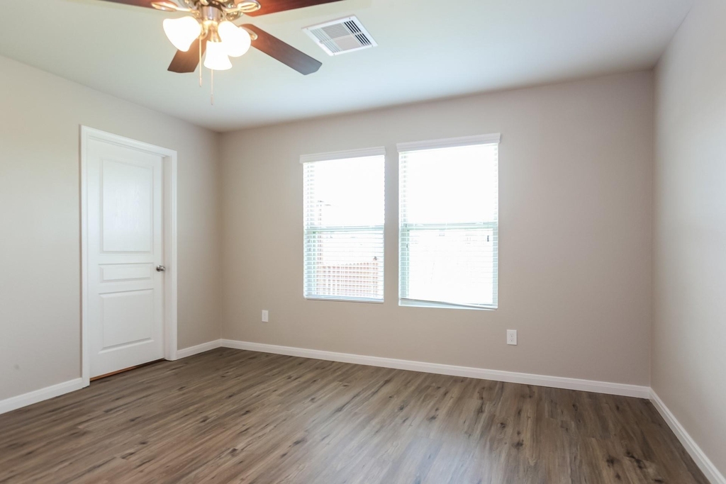 6450 Dayridge Lane - Photo 12