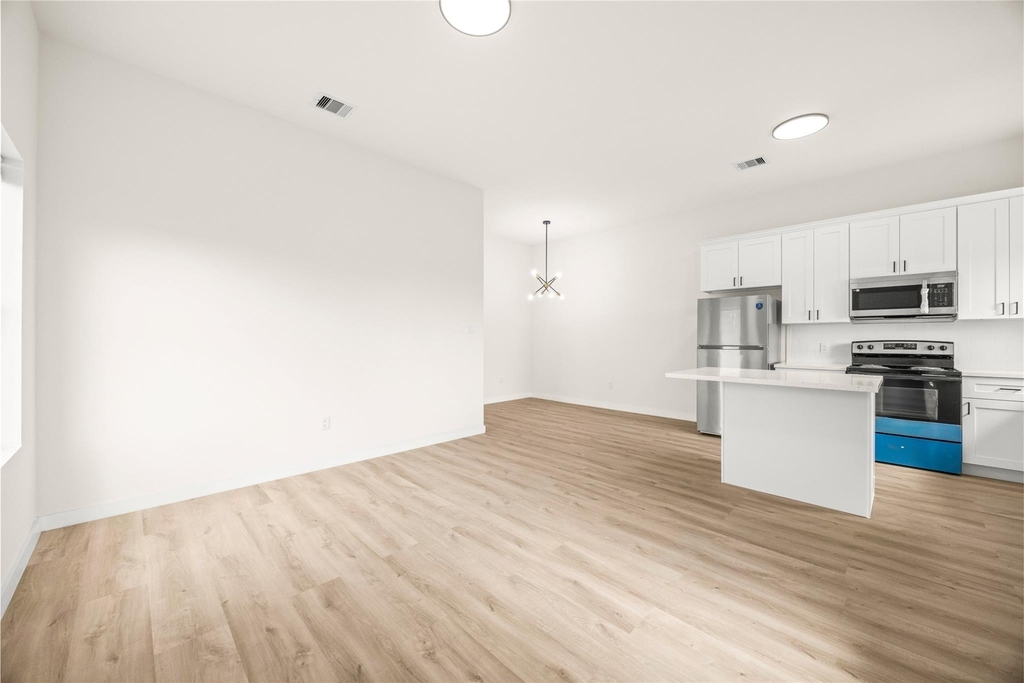 9709 Pelsey Street - Photo 2