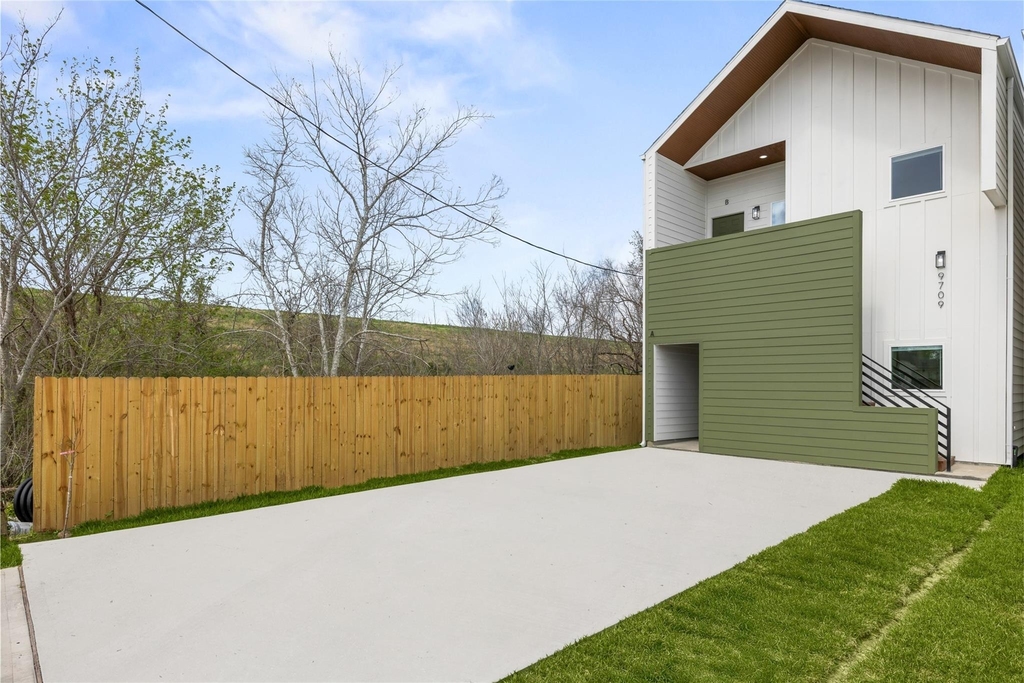 9709 Pelsey Street - Photo 22