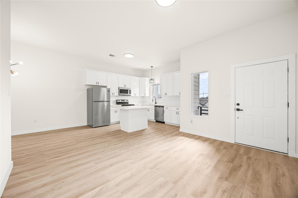 9709 Pelsey Street - Photo 3