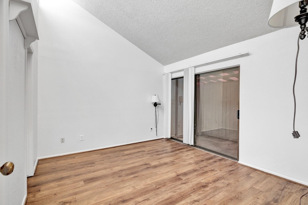 2001 Lakewood Court - Photo 10