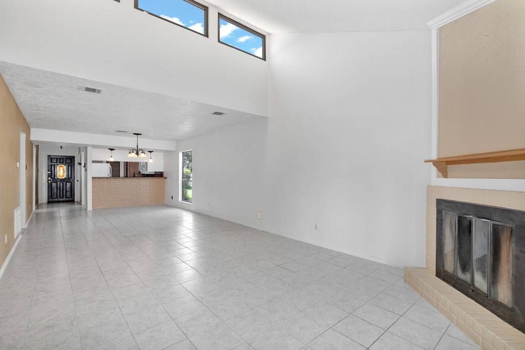 2001 Lakewood Court - Photo 7