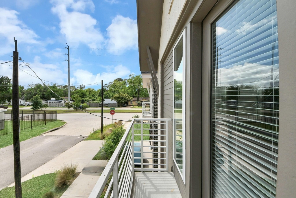 1042 Homer Street - Photo 36