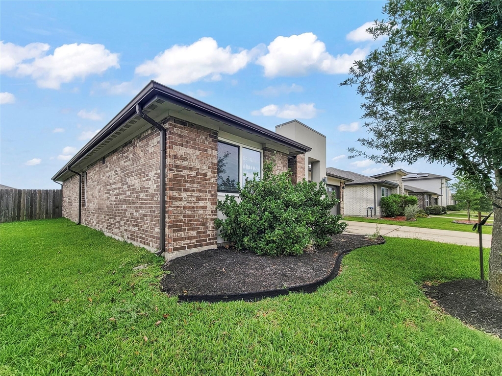 8122 Hush Heights Drive - Photo 16