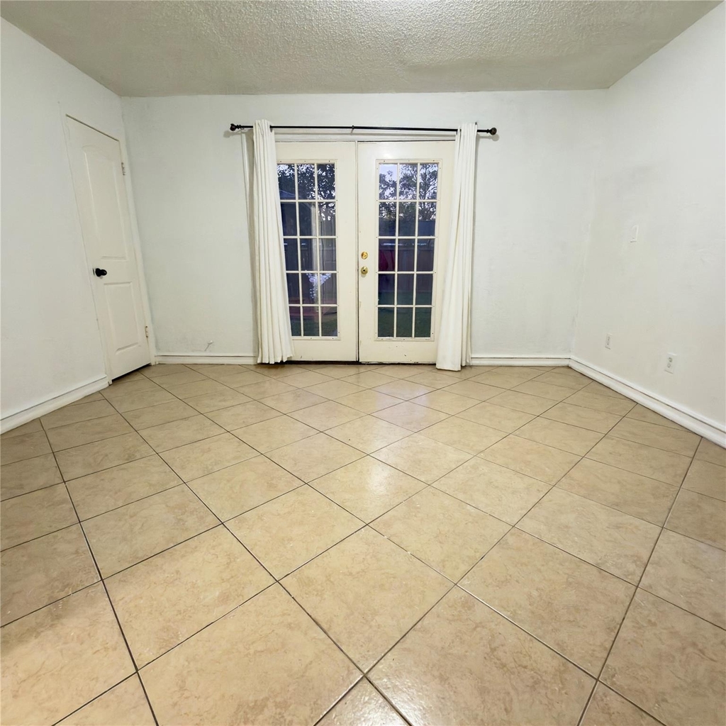 6406 Tall Willow Drive - Photo 9