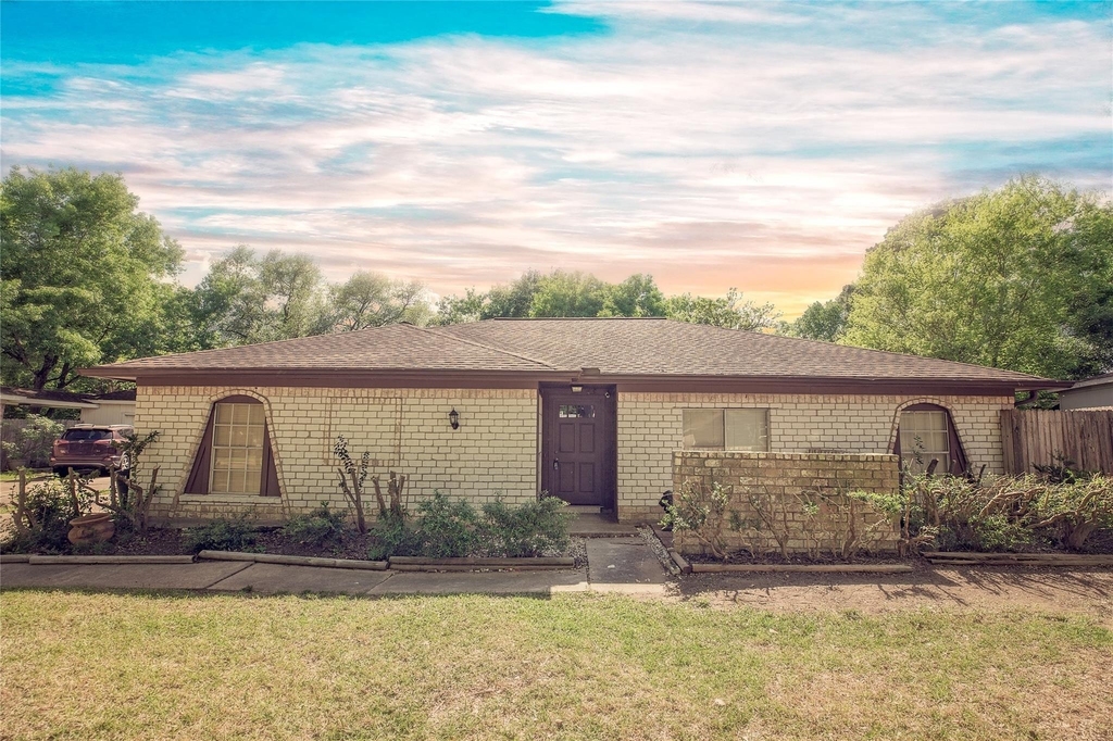 13927 Lynnwood Lane - Photo 0