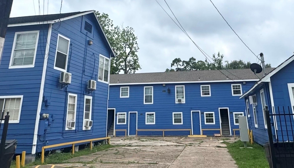 7018 Avenue F - Photo 0