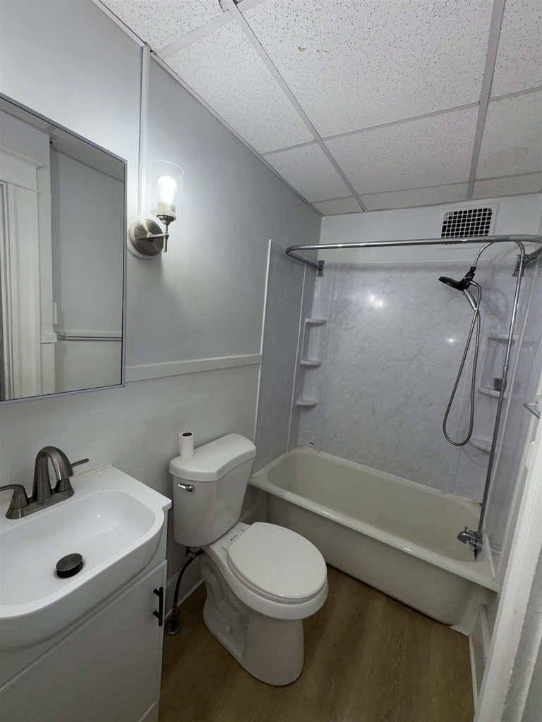 44 Court - Photo 4