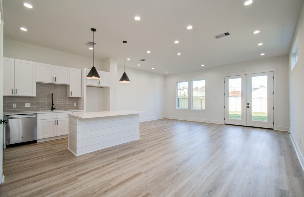 4425 Providence Street - Photo 5