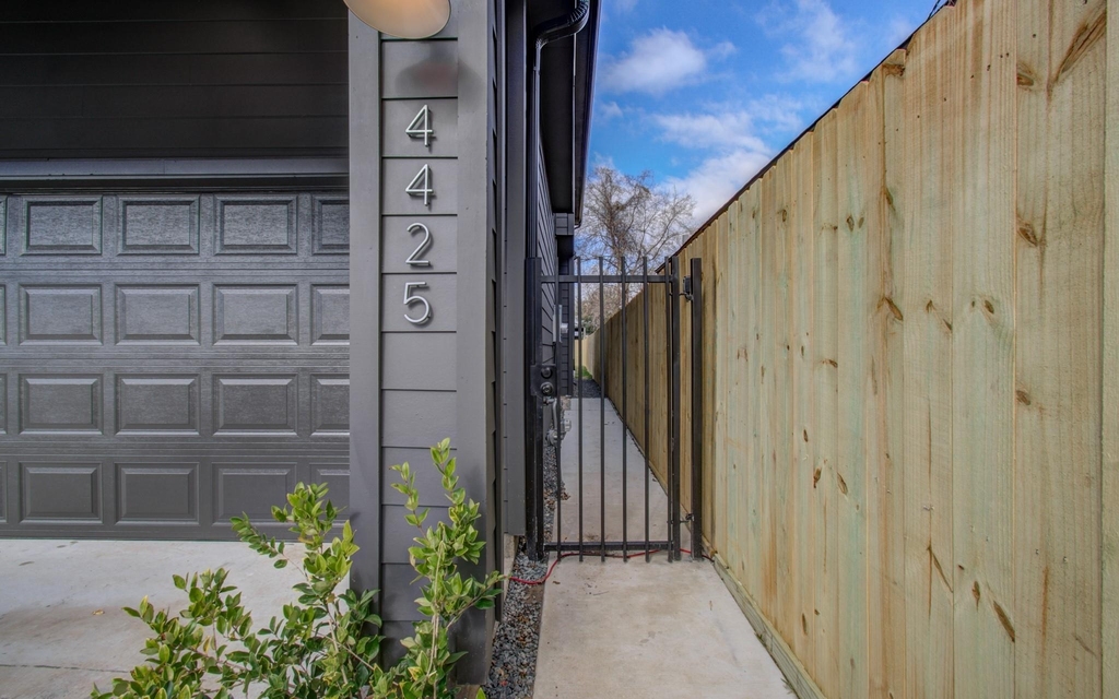 4425 Providence Street - Photo 4