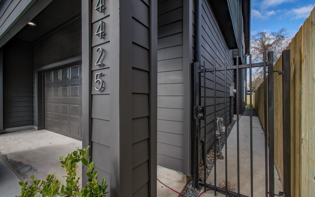 4425 Providence Street - Photo 3