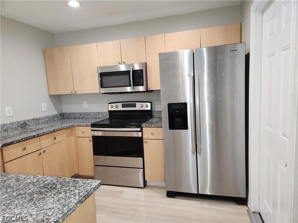 827 Ne 23rd Terrace - Photo 5
