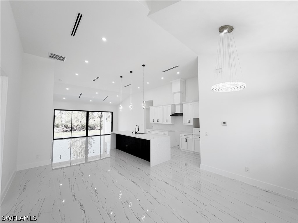 2607 49th Street W - Photo 2