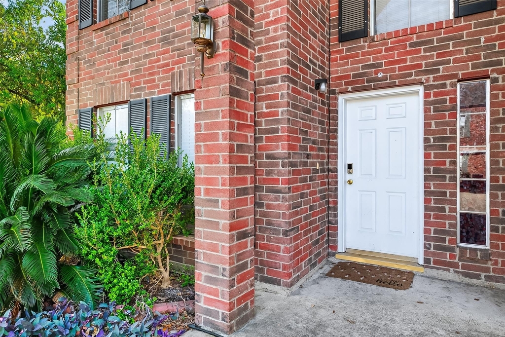 8366 Golf Green Circle - Photo 3