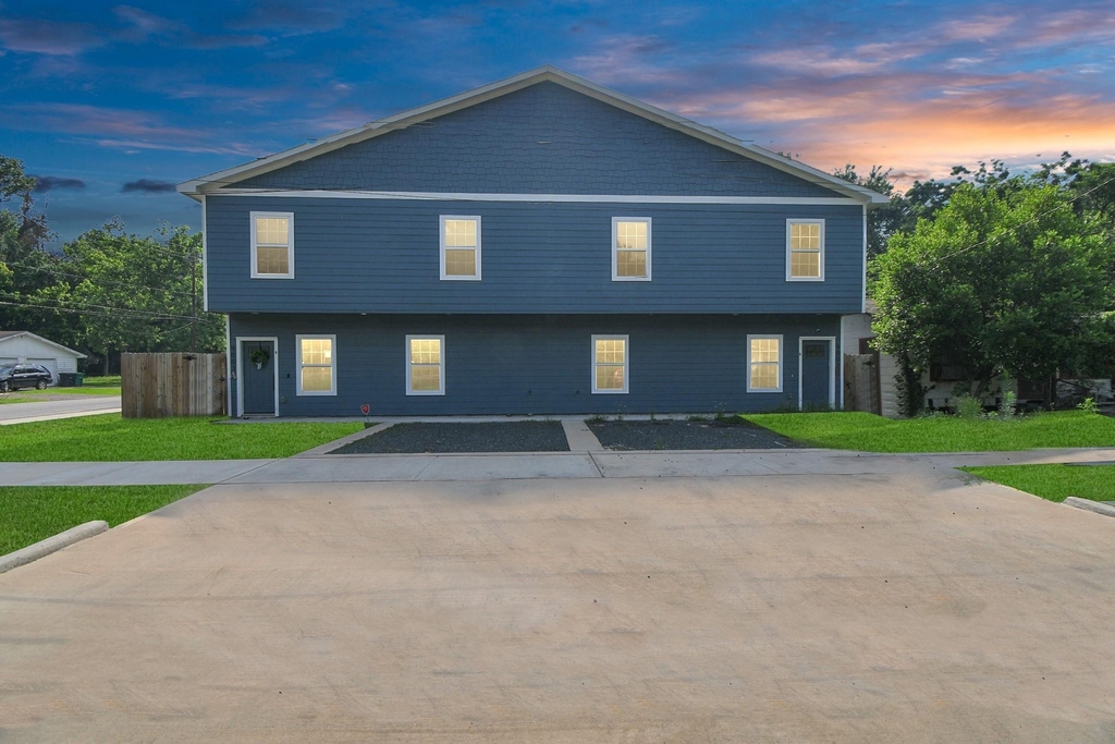 9003 Prairie View Drive - Photo 0