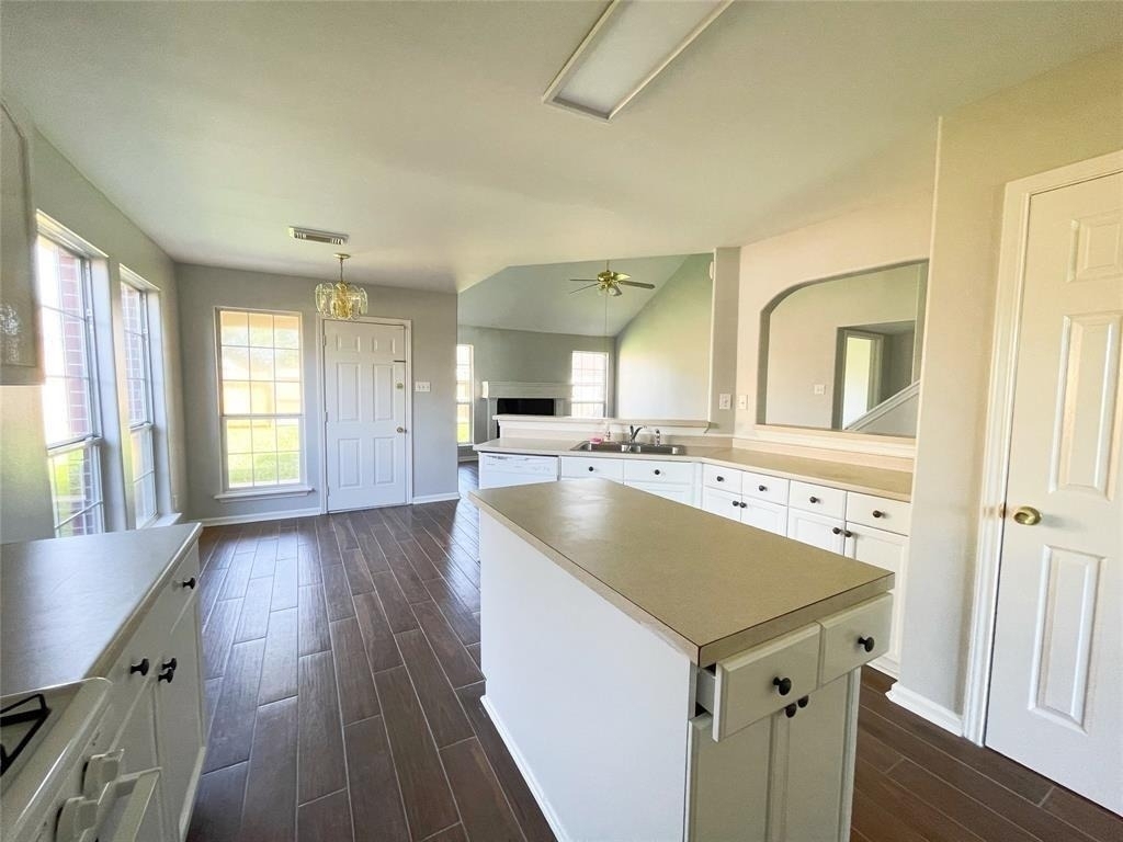 6638 Chantalle Drive - Photo 5