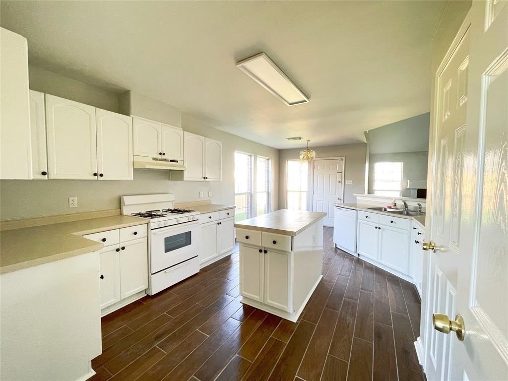 6638 Chantalle Drive - Photo 4