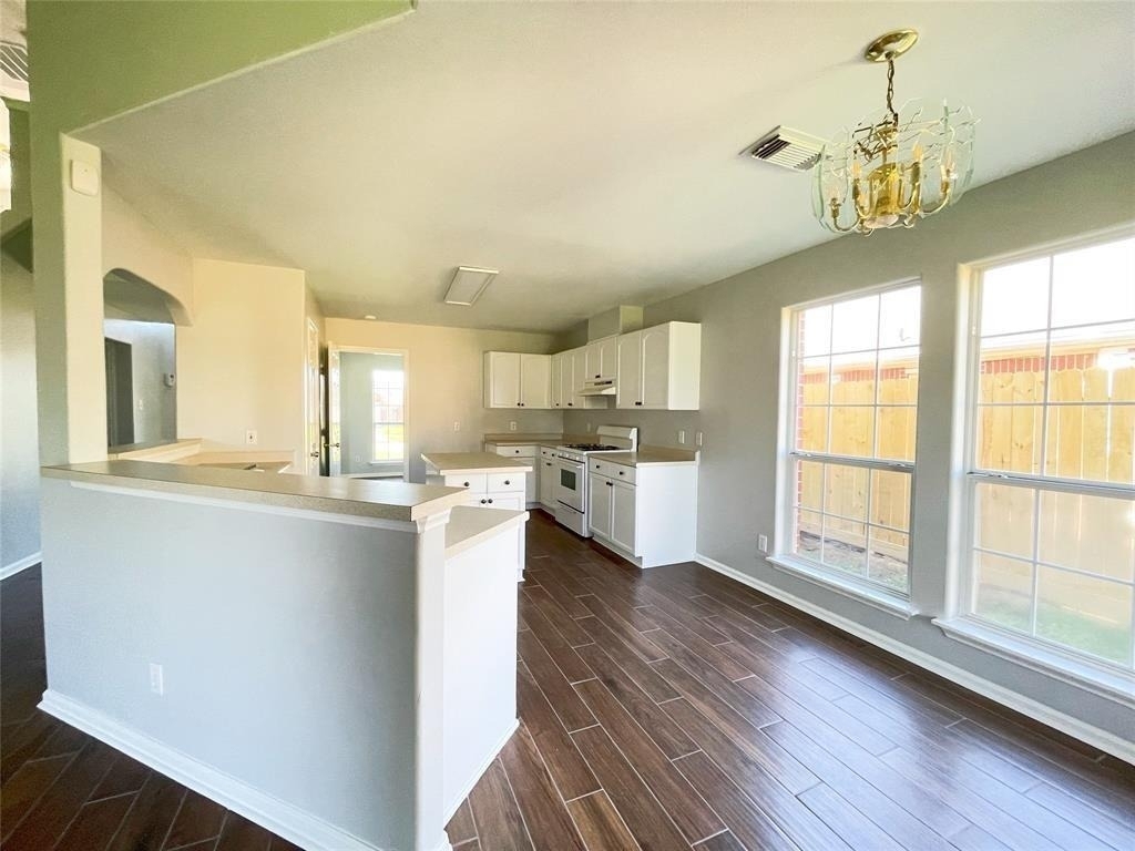 6638 Chantalle Drive - Photo 7
