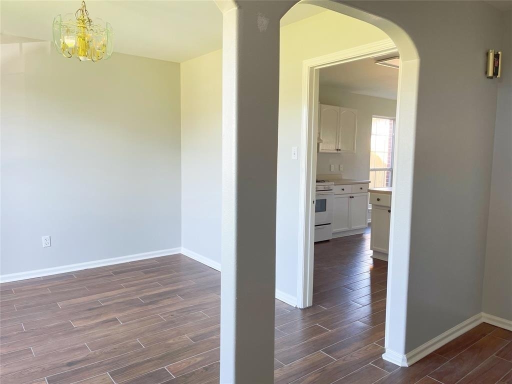 6638 Chantalle Drive - Photo 3