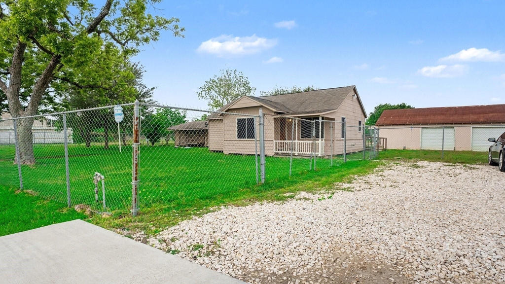 5615 John Martin Road - Photo 2