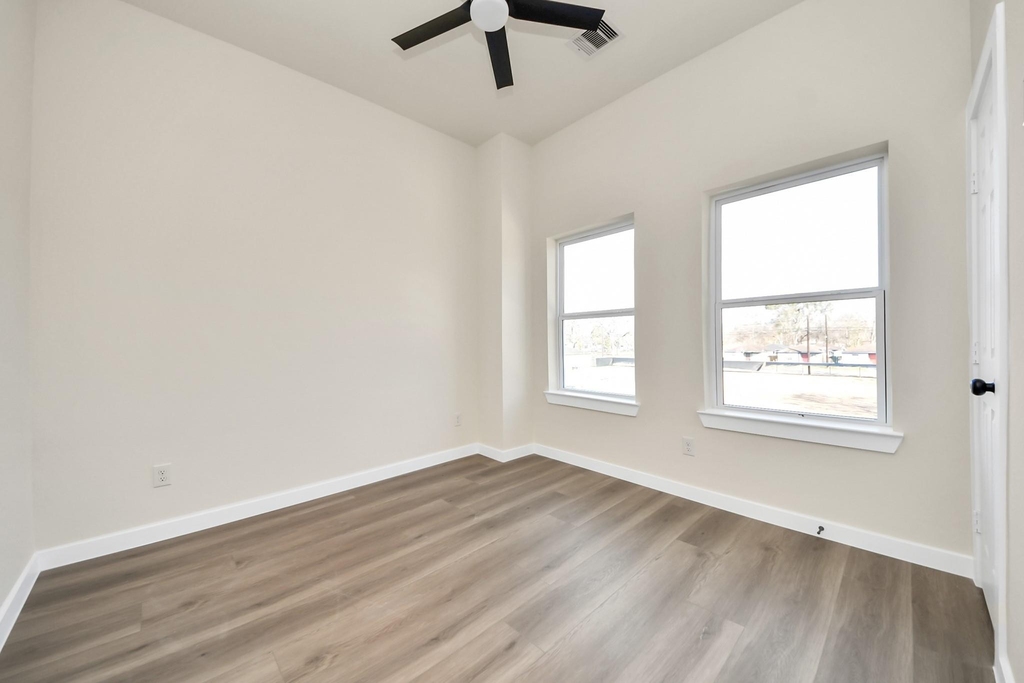 8025 Peachtree Street - Photo 18