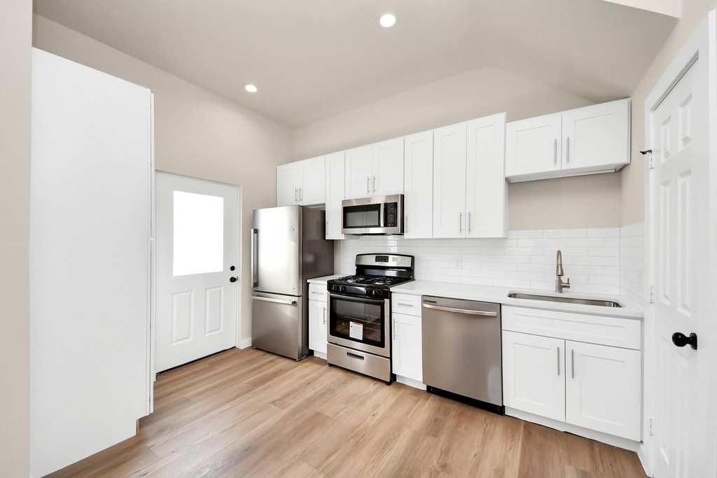8025 Peachtree Street - Photo 10