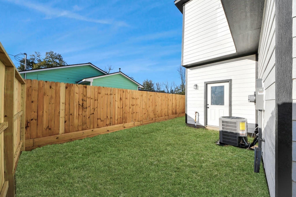 8025 Peachtree Street - Photo 33